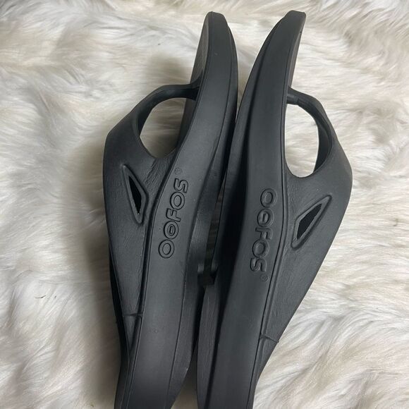 OOFOS Unisex Black Rubber slip on thong sandals Men SZ12 Women SZ14 - Picture 6 of 11
